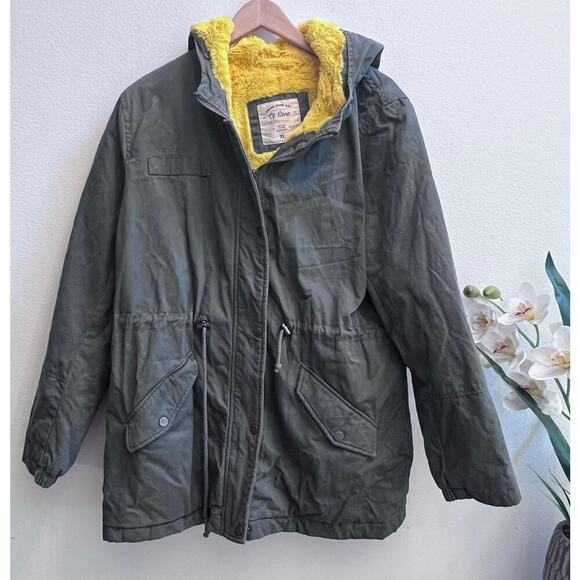 Ci Sono Jackets & Blazers - Women's Army Green Cinch Waist Hooded Soft Fur Yellow Quilted Jacket Size XL